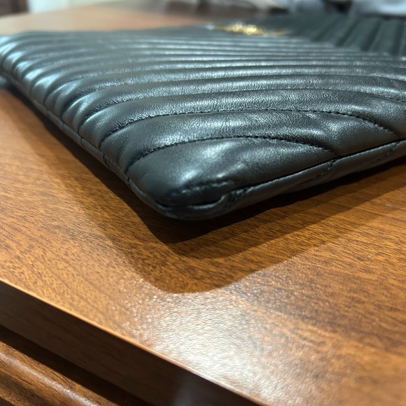 ❤️❤️ YSL SAINT LAURENT CLUTCH 🌺❤️ - Picture 12 of 17